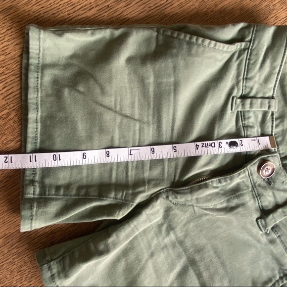 American eagle midi shorts in army green - Picture 3 of 5